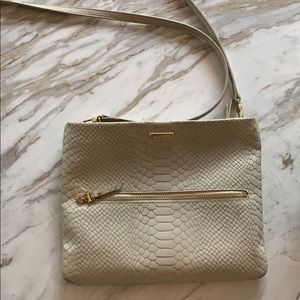 Gigi New York cream crossbody bag